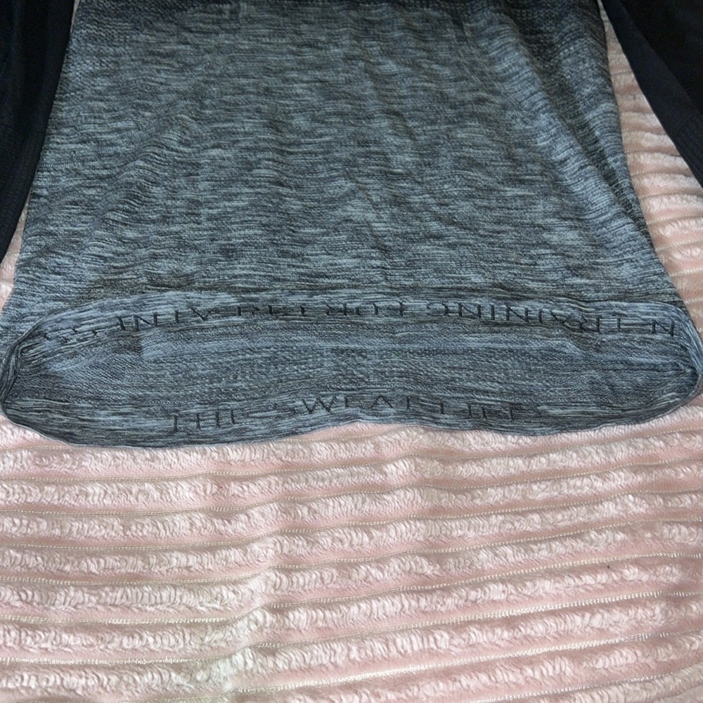 Swiftly Tech Long-Sleeve Shirt 2.0 *Hip Length, Crew black & white Ombré, EUC. - Picture 8 of 13